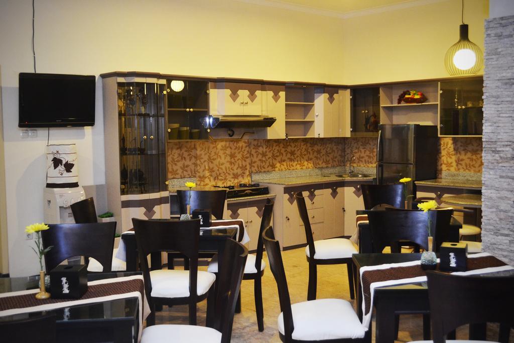 Srikandi Guesthouse Malang Exteriér fotografie